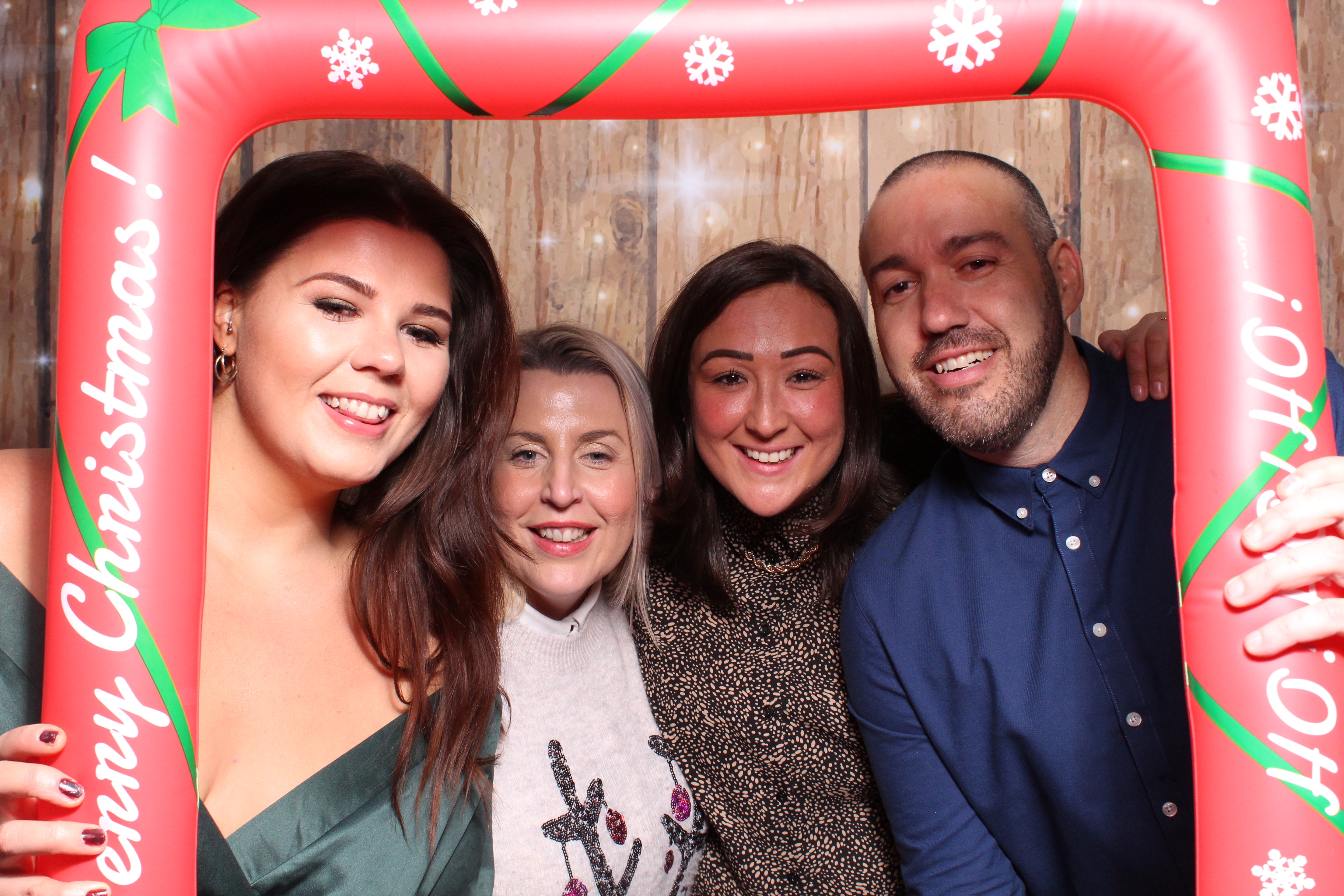 Tes Christmas party  | View more photos from the event at gallery.magicimages.uk/u/MagicImages/Tes-Christmas-party